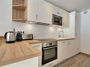 Kühlschrank, Mikrowelle, Geschirrspüler