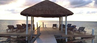 Studio w/Pool, AC, Dock Access, Free Paddle boards