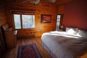 2 bedrooms, iron/ironing board, WiFi, bed sheets - Beautiful, Tranquil Woodstock Mountain House in the Middle of 4 Wooded Acres (Woodstock)