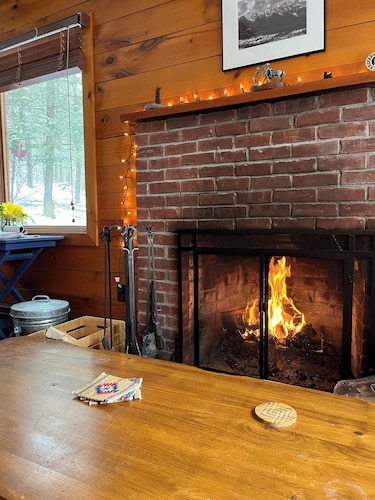 Beautiful, Tranquil Woodstock Mountain House in the Middle of 4 Wooded Acres