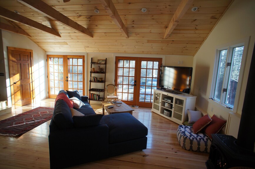 Beautiful, Tranquil Woodstock Mountain House In The Middle Of 4 Wooded Acres - Woodstock, NY