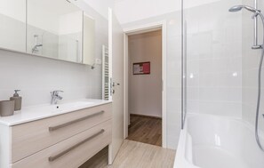 Bathtub