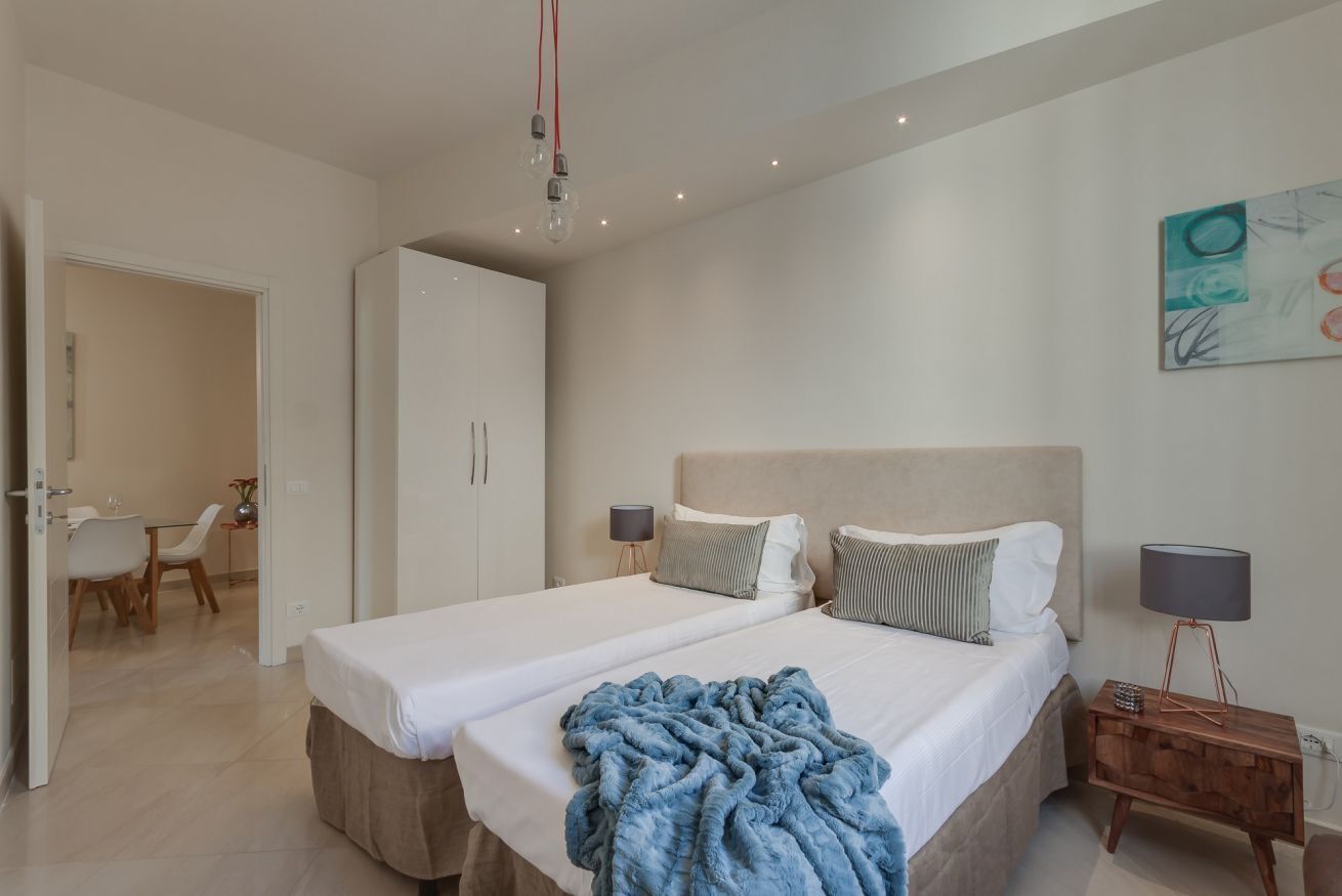 2 bedrooms, desk, iron/ironing board, WiFi