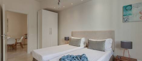 2 bedrooms, desk, iron/ironing board, WiFi