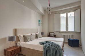 2 bedrooms, desk, iron/ironing board, WiFi