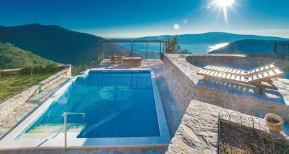 3 bedroom beautiful home in Tivat