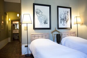 3 chambres, fer et planche à repasser, Wi-Fi, draps fournis