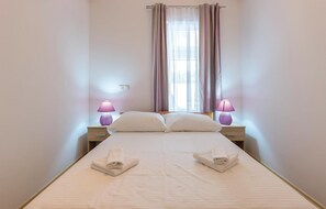 3 bedrooms, travel crib, free WiFi, bed sheets