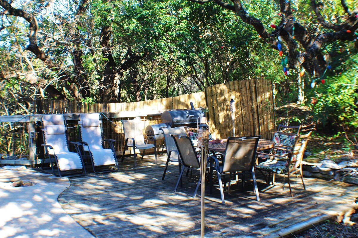 Photo 2 of Cool Blue Private Pool! Rare Secluded 1940s Estate
