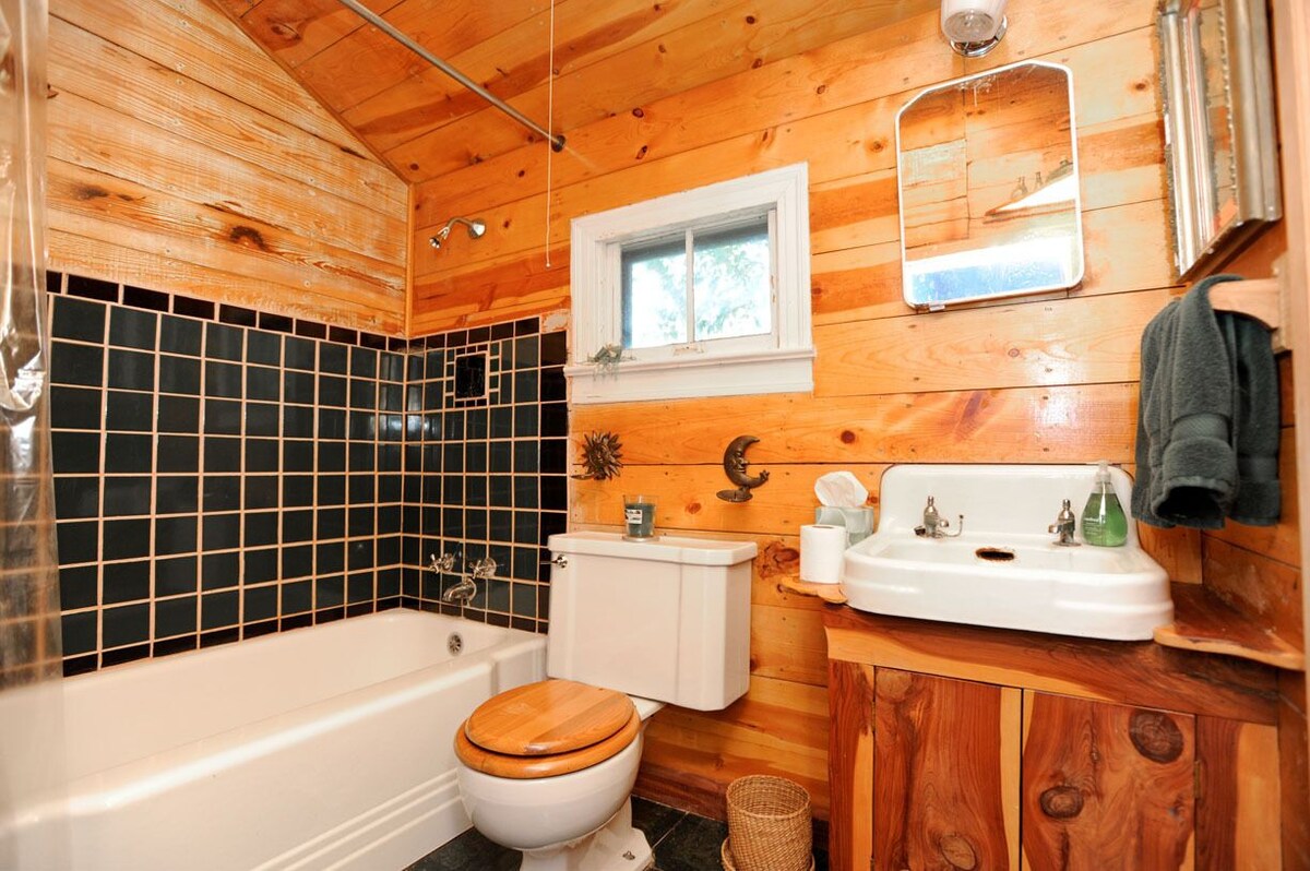 Photo 16 of Cool Blue Private Pool! Rare Secluded 1940s Estate