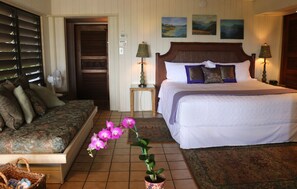 3 bedrooms, in-room safe, desk, iron/ironing board