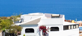 Apartment with private terrace in villa, beautiful sea and mountain view