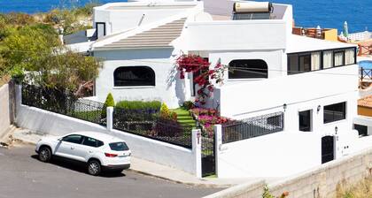 Wohnung mit privater Terrasse in der Villa, schöne Aussicht auf das Meer