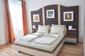 1 bedroom, desk, iron/ironing board, travel crib - Magnificent green view, near Schönbrunn, pool, garden (Wien)