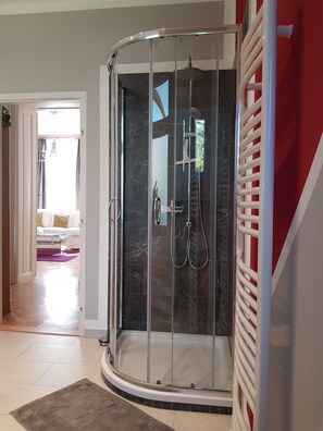Shower, hair dryer, towels, soap - Magnificent green view, near Schönbrunn, pool, garden (Wien)