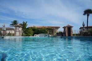 AuĂenpool, beheizter Pool