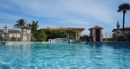 Resort Villa, Private Oceanfront Beach, Heated Pool, IntraCoastal Gathering