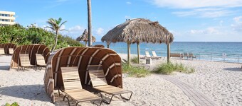 Resort Villa, Private Oceanfront Beach, Heated Pool, IntraCoastal Gathering