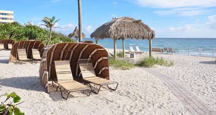 Resort Villa, Private Oceanfront Beach, Heated Pool, IntraCoastal Gathering