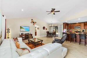 Fernseher, DVD-Player, Stereoanlage