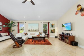 Fernseher, DVD-Player, Stereoanlage