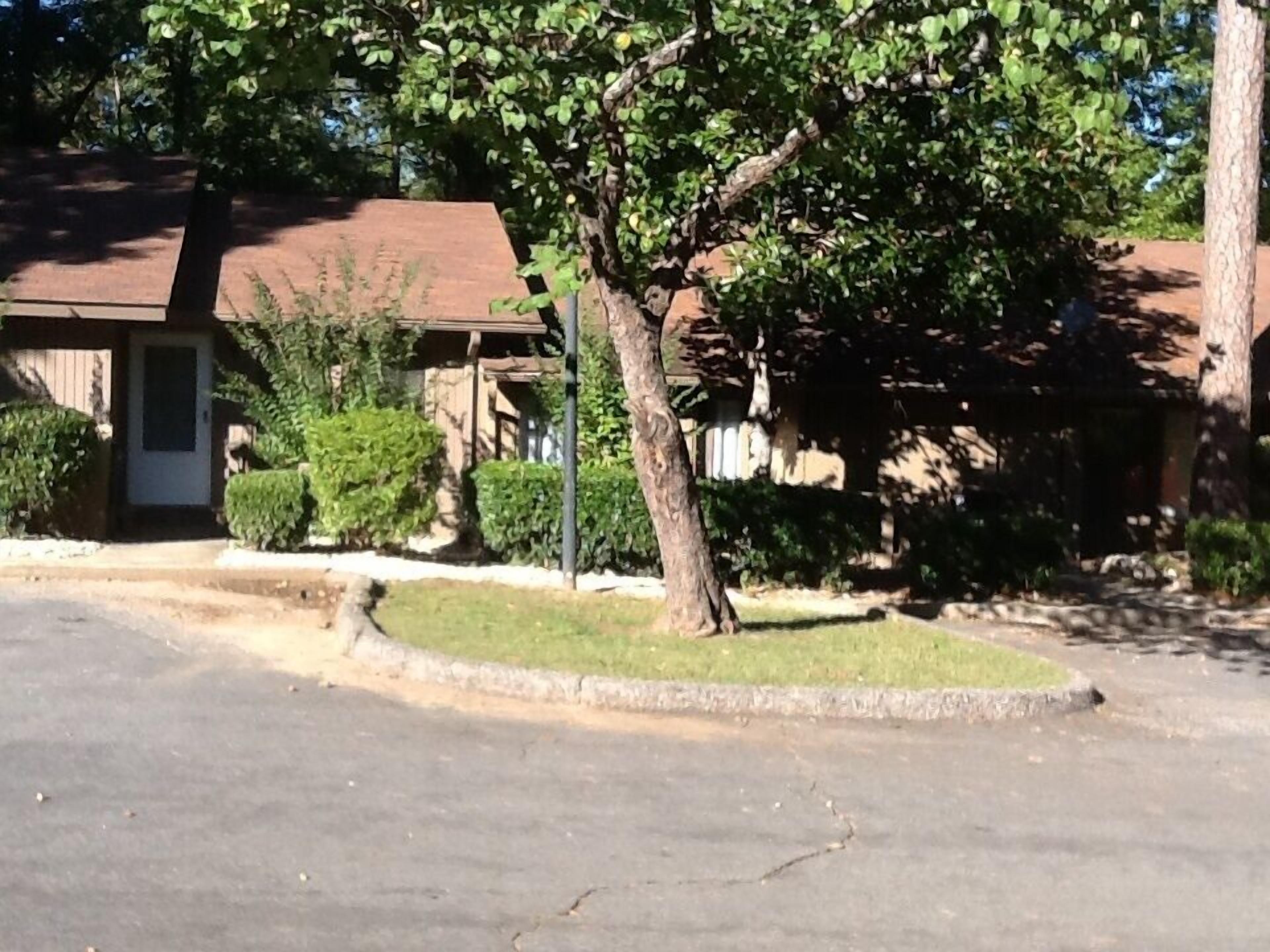 Family-Friendly Condo Near The Front Gate Of HSV, Newly Updated