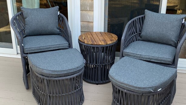 A wicker outdoor seating area with grey cushions and a small wooden table. - Spacious, Private Cape Cod Cottage with Central Air (Harwich Port)