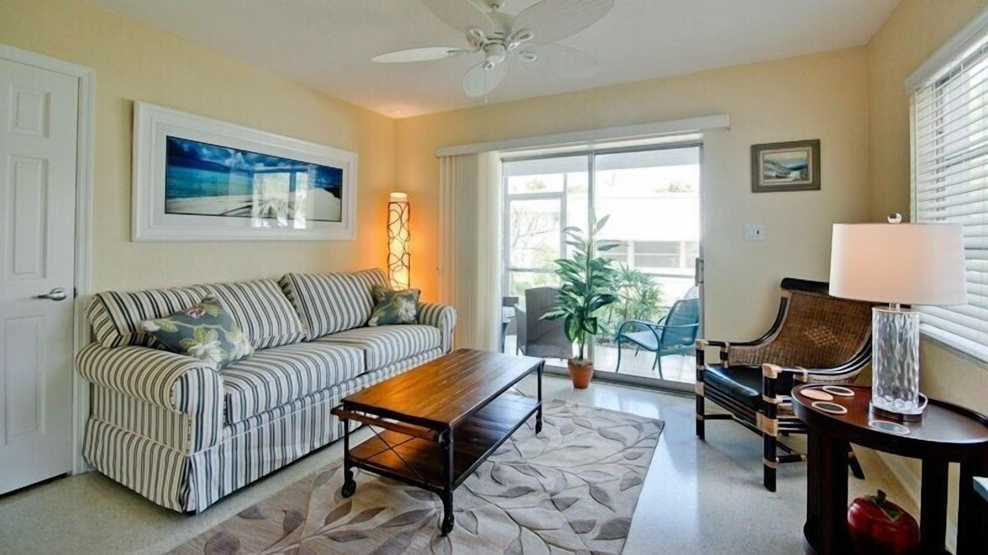 Charming Siesta Key Village Vacation Condo - Unbeatable Location, Free WiFi