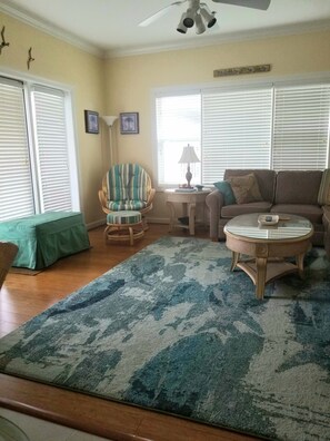 Smart TV, videojuegos, reproductor de DVD y libros 