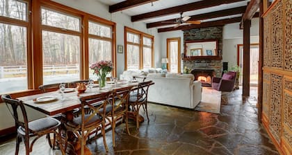 HOT TUB w/ POOL, STREAM on 7 Acres, JUST 2 MINUTES FROM TOWN