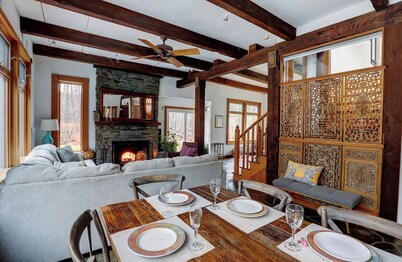 HOT TUB w/ POOL, STREAM on 7 Acres, JUST 2 MINUTES FROM TOWN