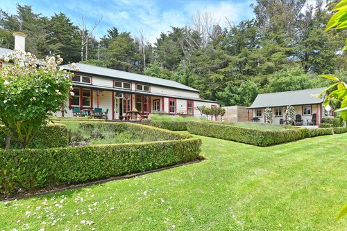 Ica Station Whare, (1 Bedroom Garden Cottage)