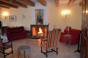 Télévision, cheminée