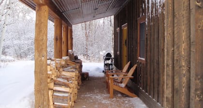 Amazing Rental Nestled in the Wildness But Close to Town