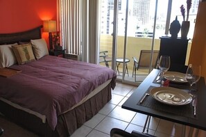 Iron/ironing board, WiFi, bed sheets