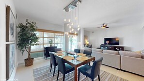 Dining - Exceptional Beachfront condo on Crescent Beach (Siesta key)