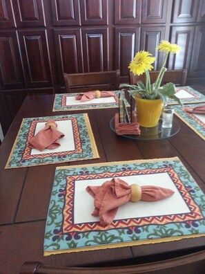 Dining - Northwest Phoenix - Gated Community, Safe and Secure (Peoria)