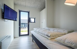 4 bedrooms, travel cot, free WiFi - 4 bedroom lovely home in Haderslev (Haderslev)