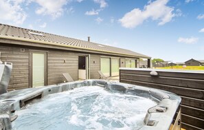 Outdoor spa tub - 4 bedroom lovely home in Haderslev (Haderslev)