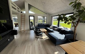 TV, fireplace, foosball, table tennis