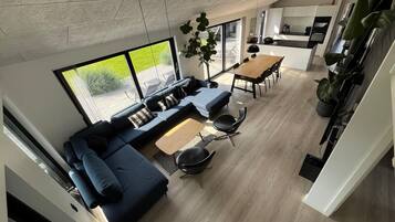 TV, fireplace, foosball, table tennis