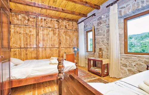 Superbe maison de 2 chambres à Herceg.