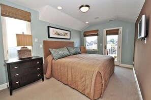 3 bedrooms, desk, iron/ironing board, travel cot - Great Home!  Great Beach!  Great Location!  (Santa Cruz)