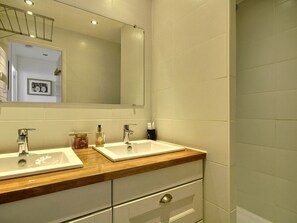Bathroom - Renovated apartment 64m², 6 pers, balcony, Wi-Fi, slopes (La Plagne)