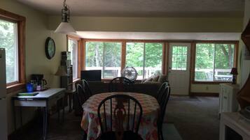 TV, fireplace, DVD player, books