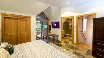 4 bedrooms, memory-foam beds, iron/ironing board, free WiFi