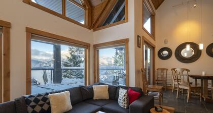 TRUE Ski inSki out Hot Tub on Village Run-TRULY Slopeside-Luxury, Amazing Views.