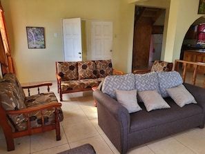 Smart TV, DVD player - Oceanview Villa.   (Buccoo)