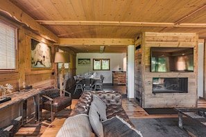 Smart TV, fireplace