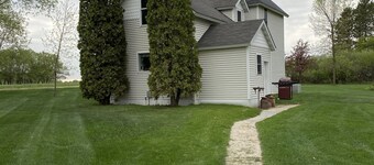 Quiet Countryside Views, Offering Unique Farm Life Experience